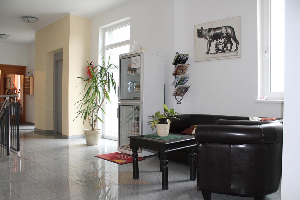 Pension Zum Romer Enns Esterno foto